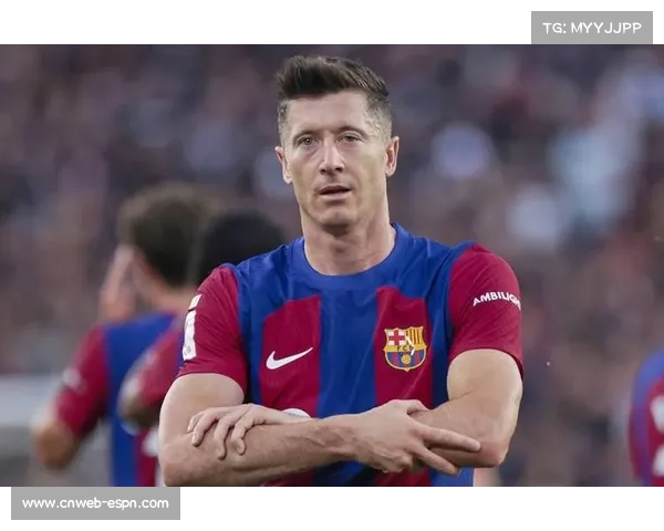 莱万以15球领跑射手榜，波兰前锋宝刀未老，成巴萨进攻定海神针