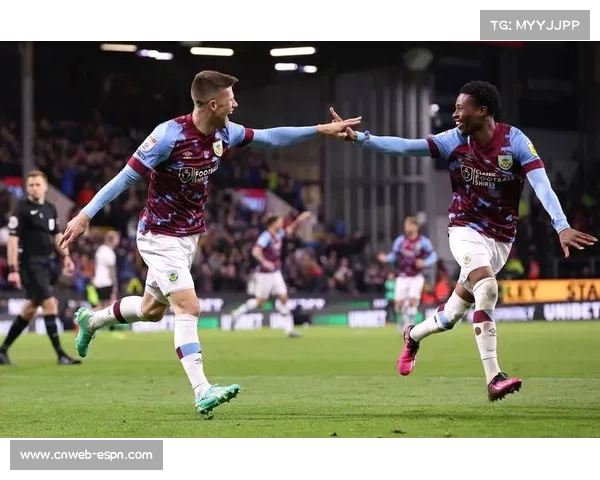 桑德兰强化高位逼抢训练,应对伯恩利密集防守 桑德兰强化高位逼抢训练,应对伯恩利密集防守