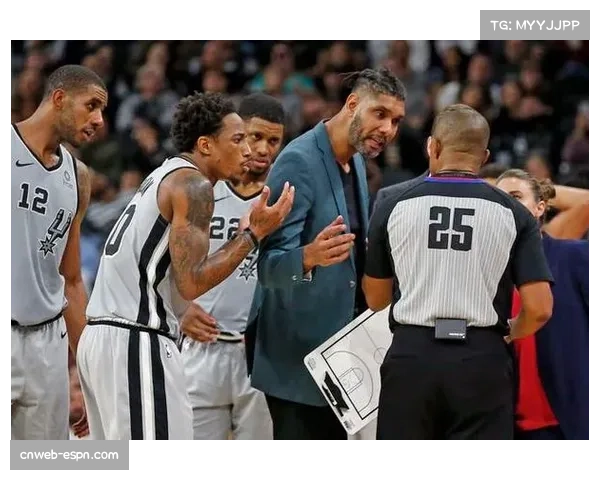 场边观察：马刺队波波维奇暂停中重点布置如何防范对手的底线交叉掩护